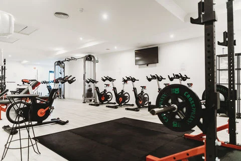 Gimnasio y centro deportivo con monitoreo de plagas