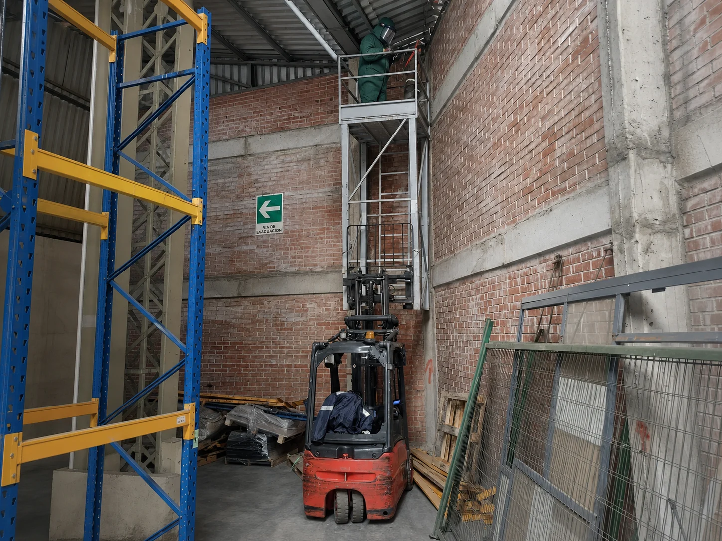 Registro de trabajo RHIB en una instalación industrial
